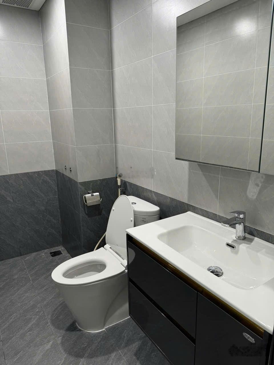 Cho thuê nhà nguyên căn đã hoàn thiện làm VP tại Louis Hoàng Mai. LH: 0984645232