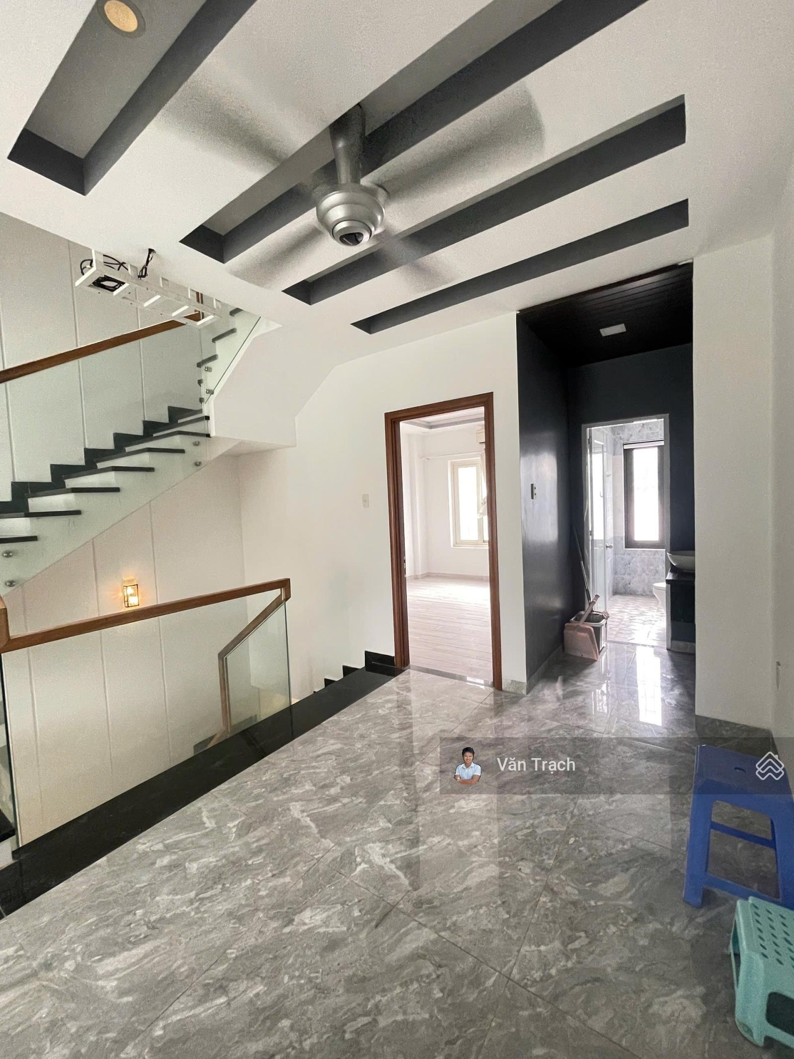 Cho thuê nhà Bùi Phùng VCN Phước Hải đối diện công viên phù hợp làm văn phòng, nhà ở