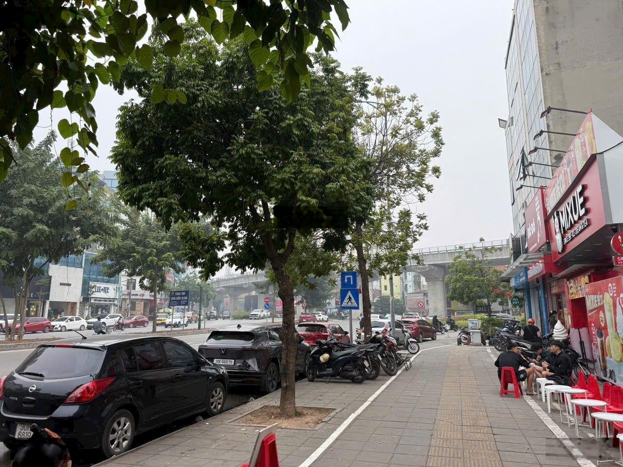 Bán đất mặt phố Nguyễn Văn Huyên, Cầu Giấy 105 tỷ 300m2 mt 13m vỉa hè ô tô tránh kinh doanh 2 làn