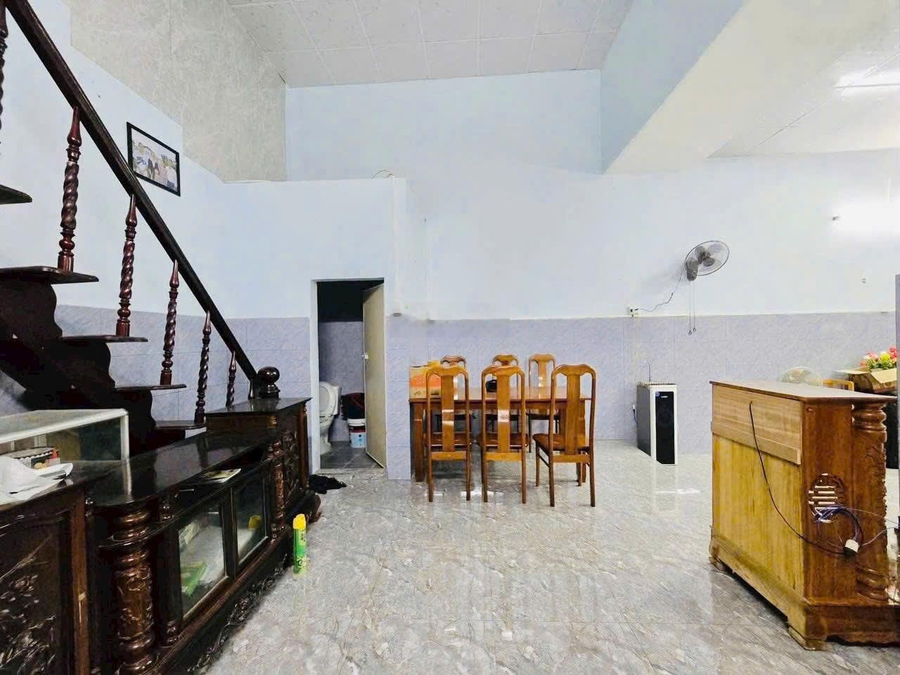 Siêu phẩm nhà mặt phố ( ngang 5.6m ) đường hoà nam 4 gần bến xe