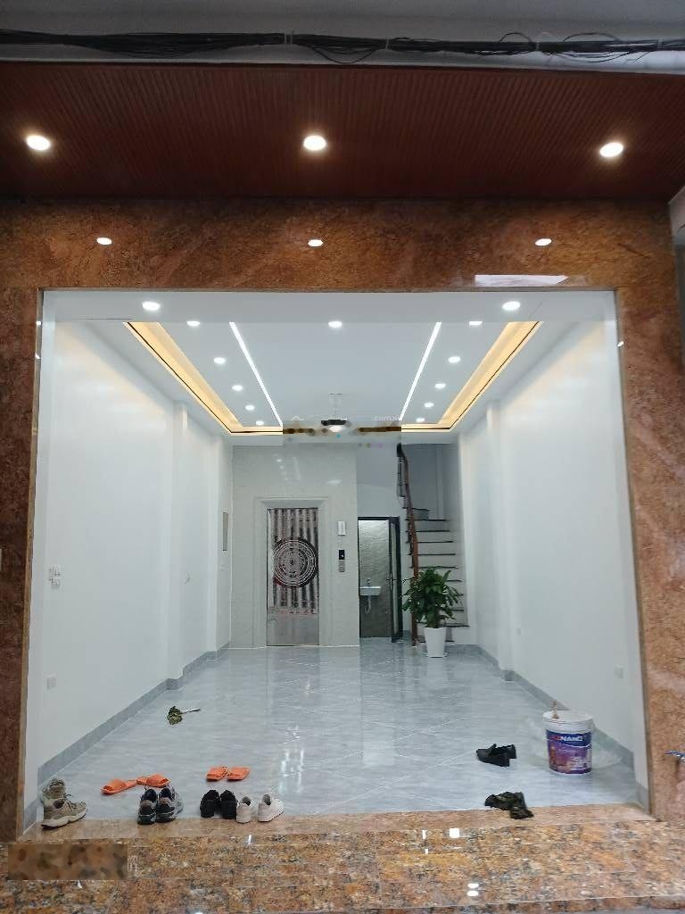 15tỷ 5 nhà đẹp kim giang t.xuân 7 tầng thang máy, gara oto, 10m ra mặt phố-gần ngã tư sở-royal city