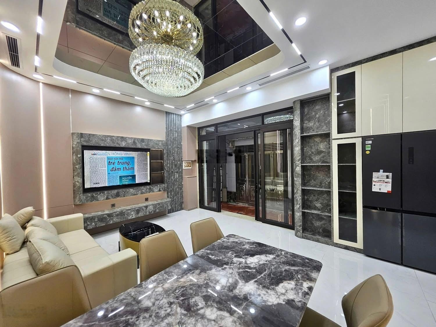 Bán nhanh! Phố Trường Chinh,ngõ thông bàn cờ, oto đỗ 10 m, sát phố, nhà xây mới đẹp full nt 45m2*5T