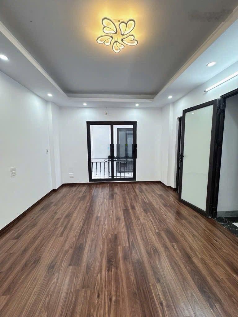 Siêu hiếm, Bán nhà Trần Vĩ, phân lô oto, ngõ thông kinh doanh, dân xây kiên cố, sát phố, 35m2*5T