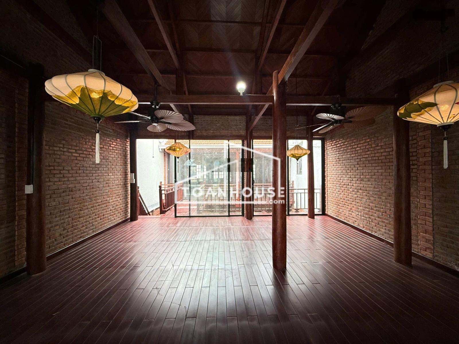 Cho thuê mặt bằng phong cách nhà gỗ hội an mặt tiền chính hữu - trung tâm biển đà nẵng