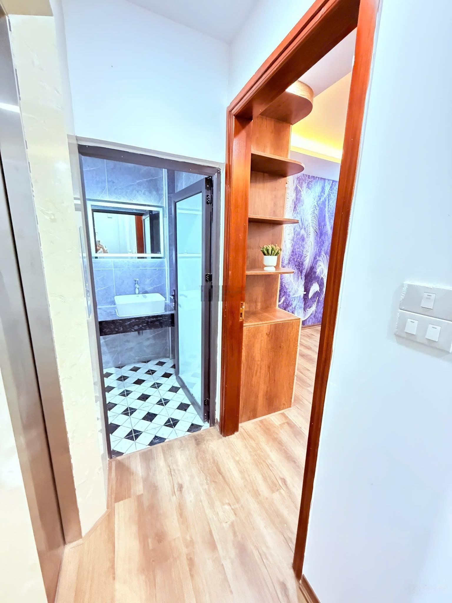 Bán nhà Thanh Xuân, Nhỉnh 8 tỷ, Xây mới 5 Tầng thang máy, 30m2, Mặt tiền 5m, tặng full nội thất.