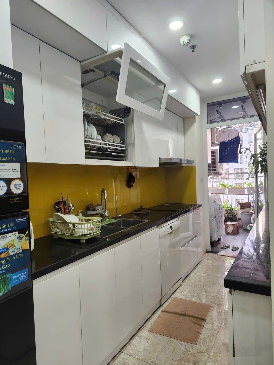 Bán gấp căn góc chung cư A10 Nam Trung Yên Nguyễn Chánh Cầu Giấy 98M 3N2W sổ đỏ slot ô tô nhỉnh 9ty