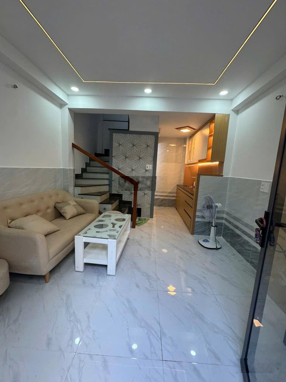 Nhà mới đẹp - Nguyễn Thượng Hiền - giáp Phú Nhuận - 3,5x7m - trệt 3 lầu - 3PN 4WC - 15 triệu TL