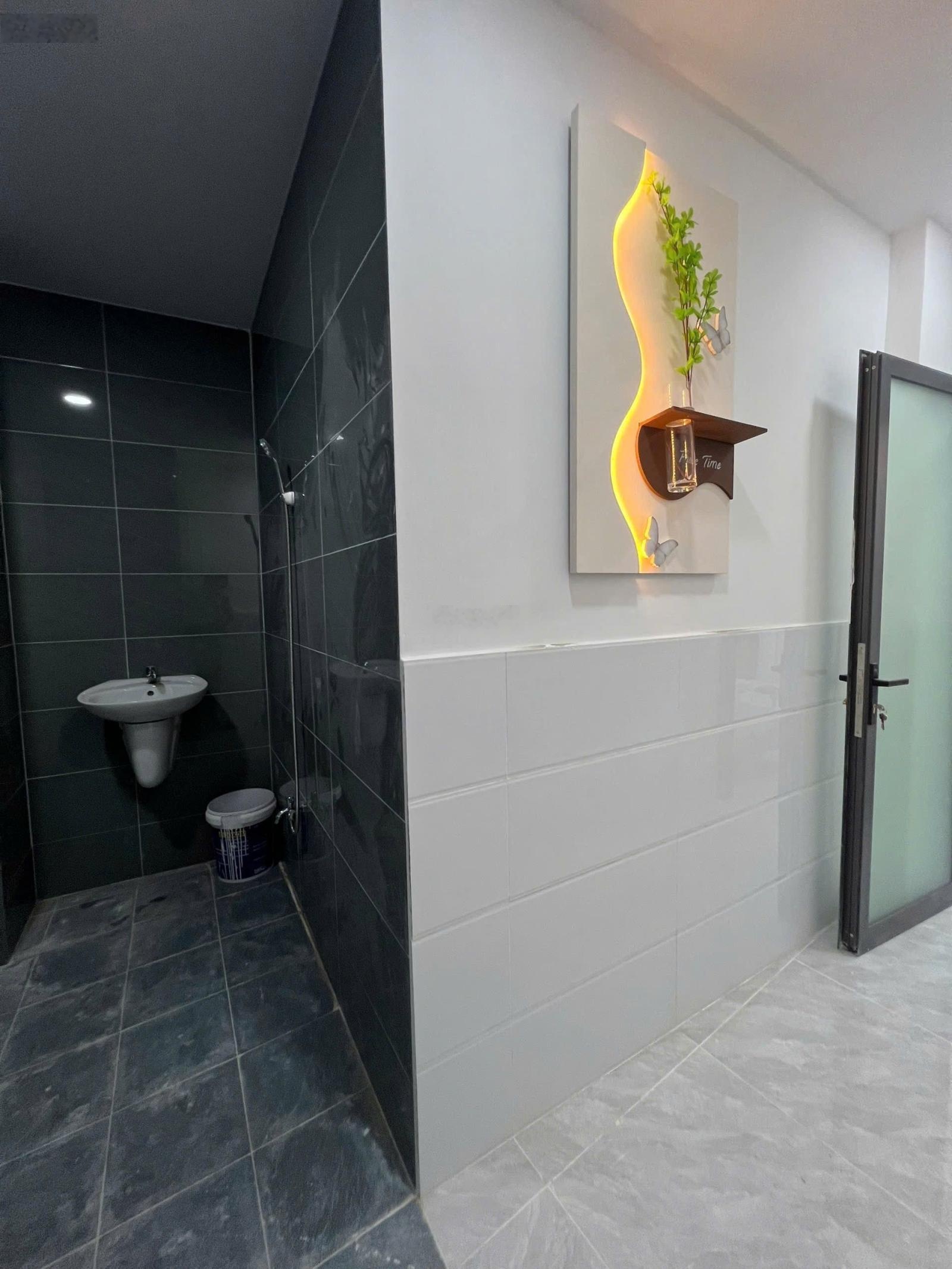 Cơ hội vàng: nhà đẹp, nở hậu, hẻm thông quận 6! giá chỉ: 4.68 tỷ (thương lượng)