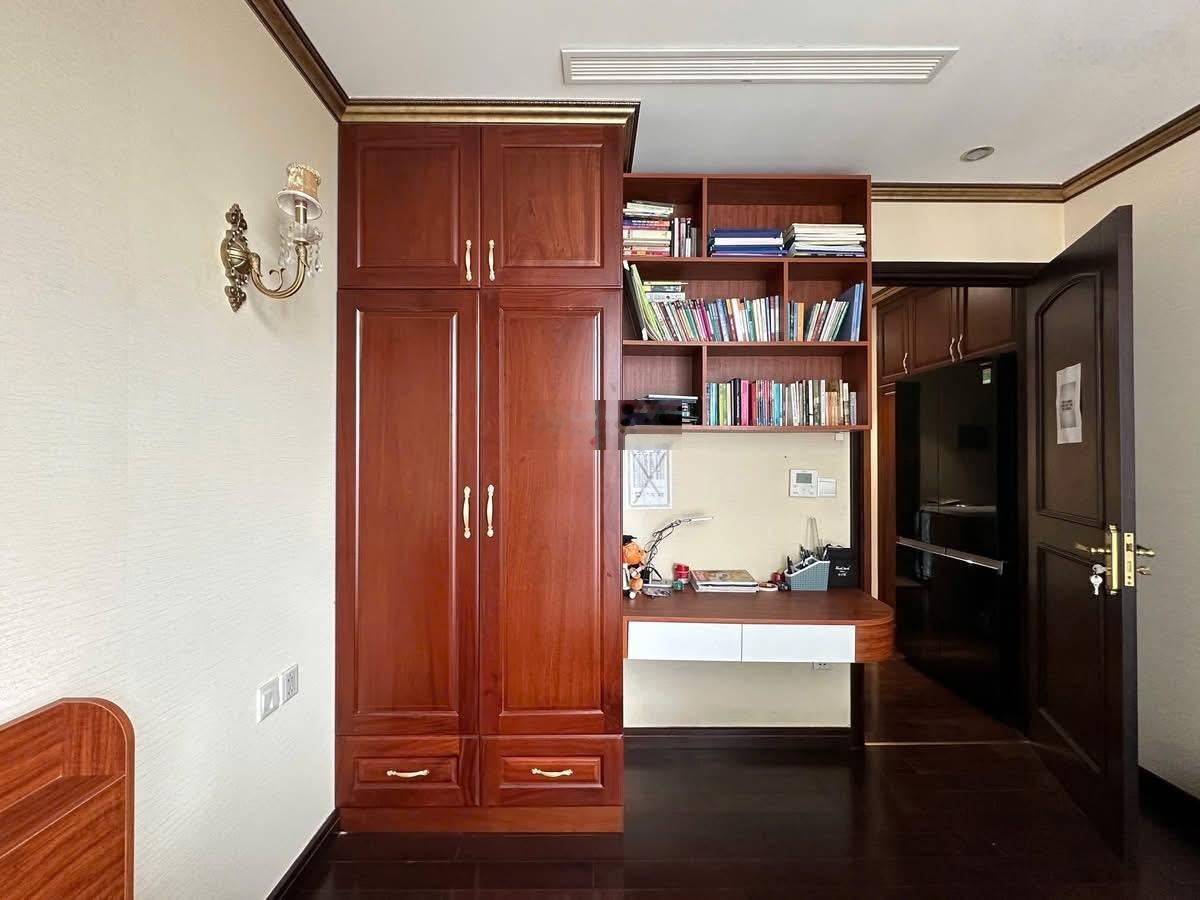 Cho thuê căn góc 3PN cao cấp - HC Golden Hồng Tiến - 87m2. Nội thất đầy đủ