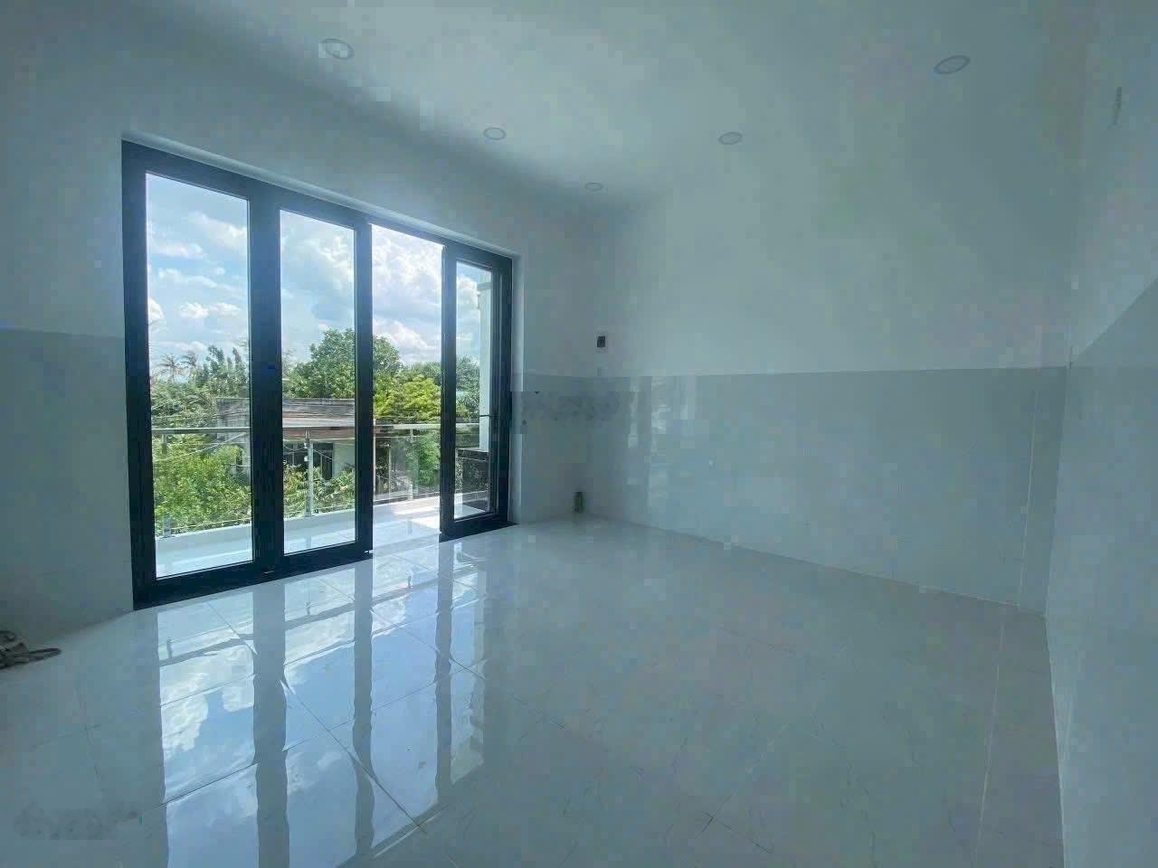 Bán căn nhà 1 trệt 1 lầu mặt tiền đường Châu Văn Bảy, phường 7, TP Tân An, Long An, DT: 5 x 21m