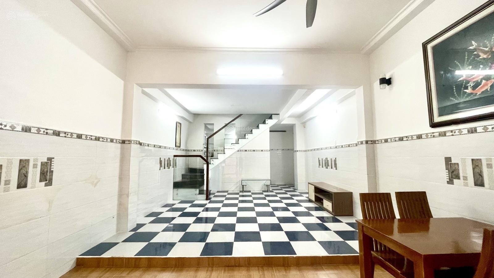 Nhà mới 2 tầng ngay Lotte Mart, 4.5m x 13m, 4PN, giá 5.6 tỷ