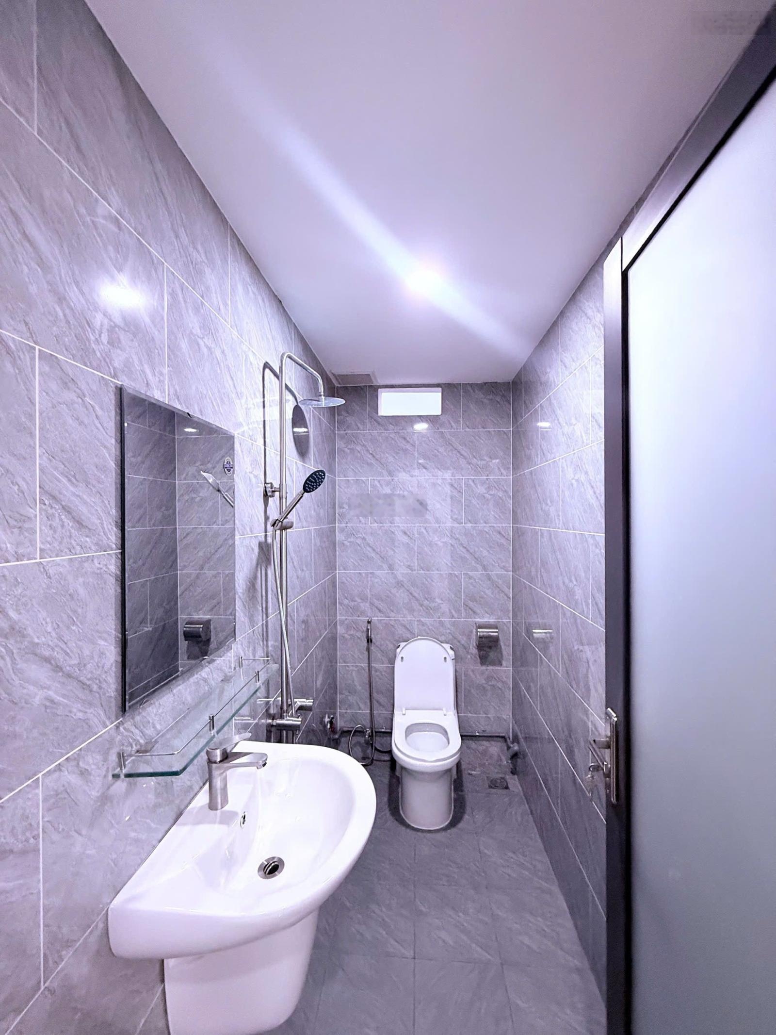 Giá: 2.000.000/ tháng phòng cho thuê ngay sát công viên phần mềm quang trung q.12 đườ