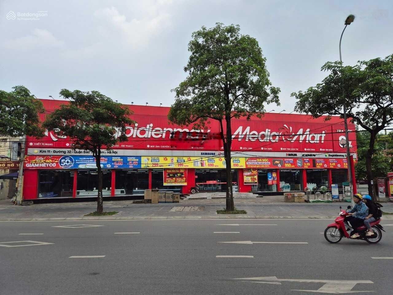 Cho thuê nhà mặt phố Cầu Diễn được thiết kế 2 tầng, lô góc siêu rộng, DTSD: 240m2, giá cực ưu đãi