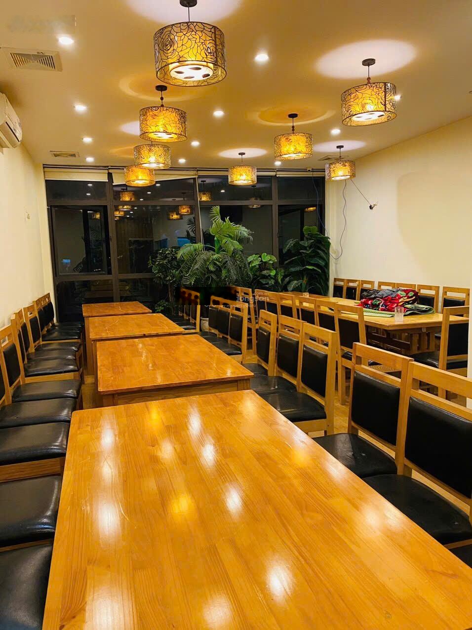 Đẹp! Cho thuê nhà mặt phố Hàng Bông, DT: 50m2 x 4T, MT: 3m. Giá 90Tr/Tháng. Nhận nhà ngay