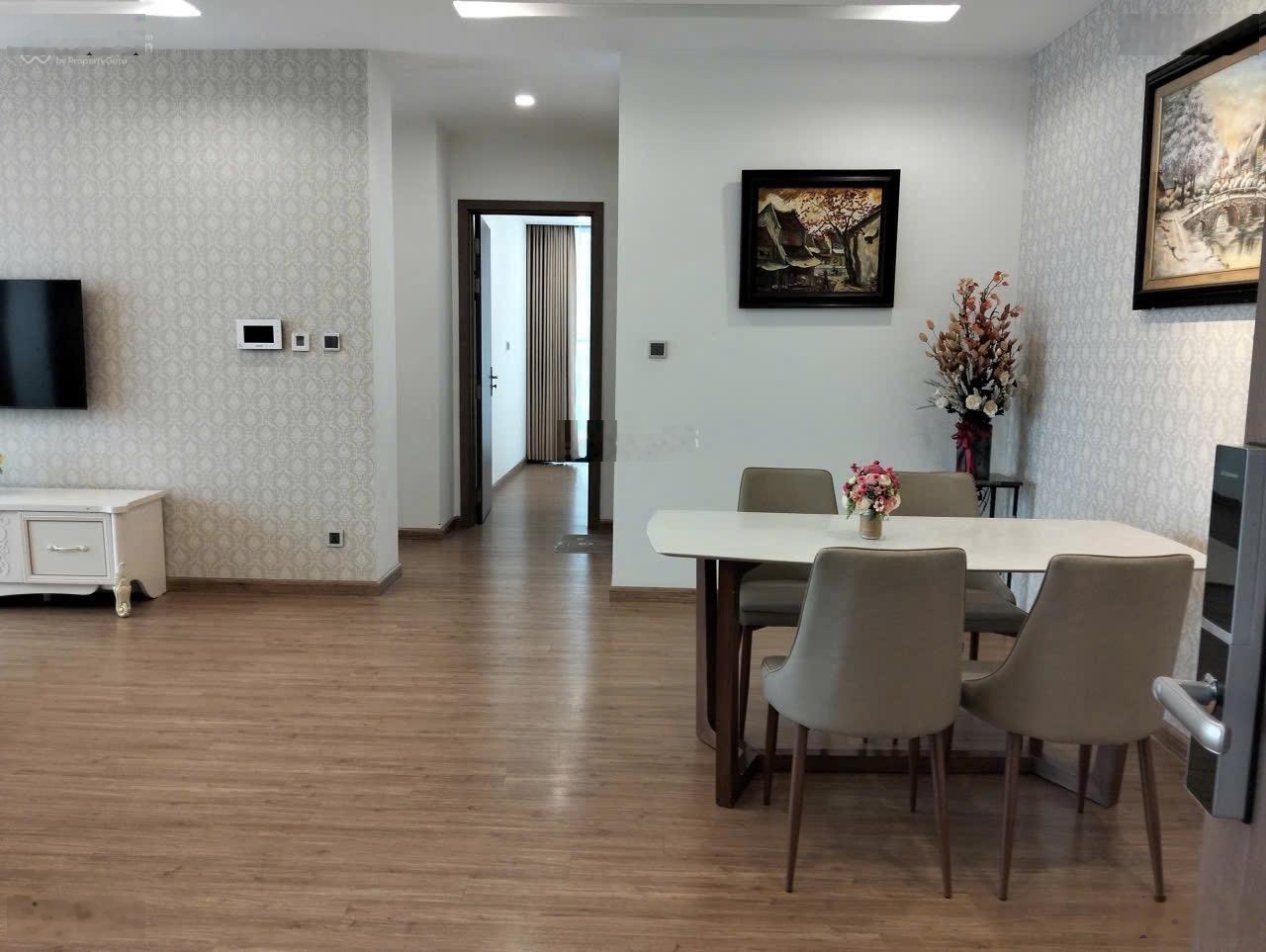 Tôi cần cho thuê căn hộ 3PN tại toà M1-Vinhome Metropolis 29 Liễu Giai , Ba Đình . Lh 0363728953