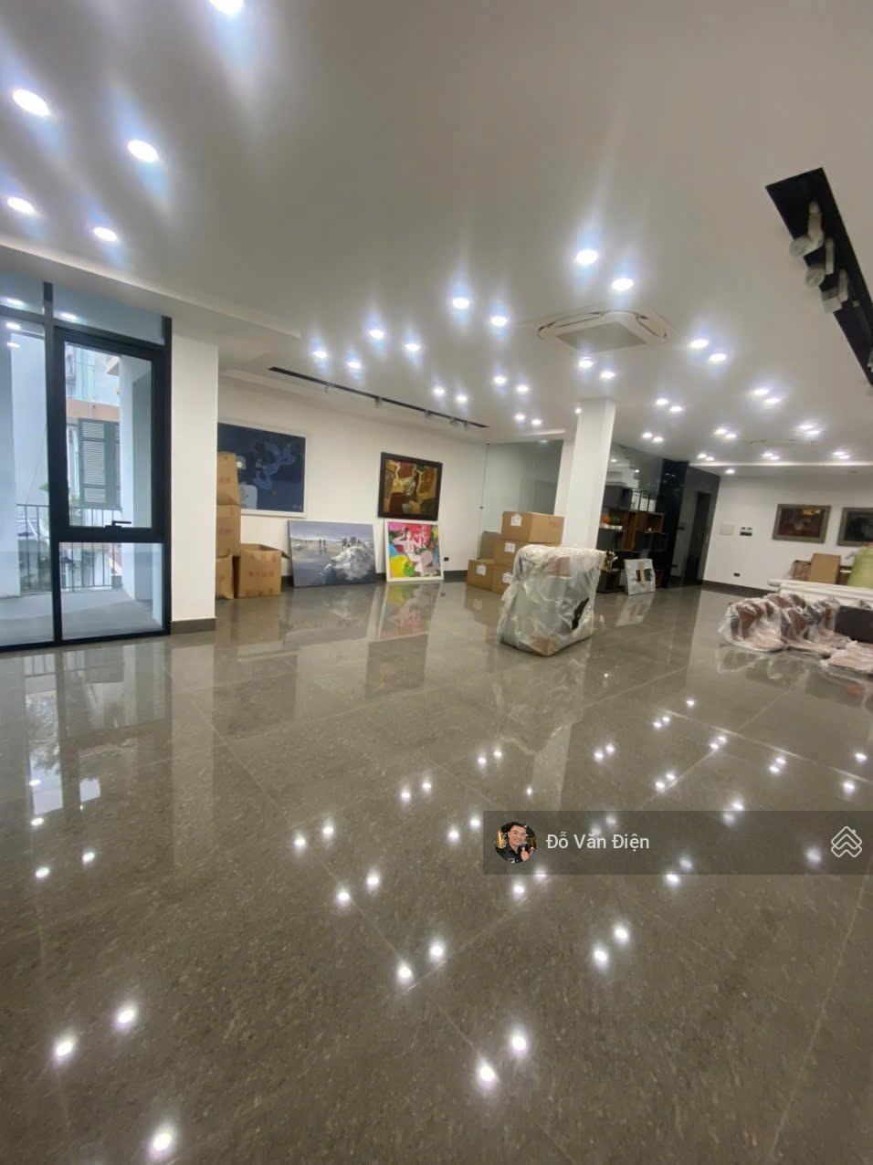 Cho thuê nhà mặt phố Văn Cao 100m x 5 tầng mặt tiền 8m , Thang máy , pccc đầy đủ