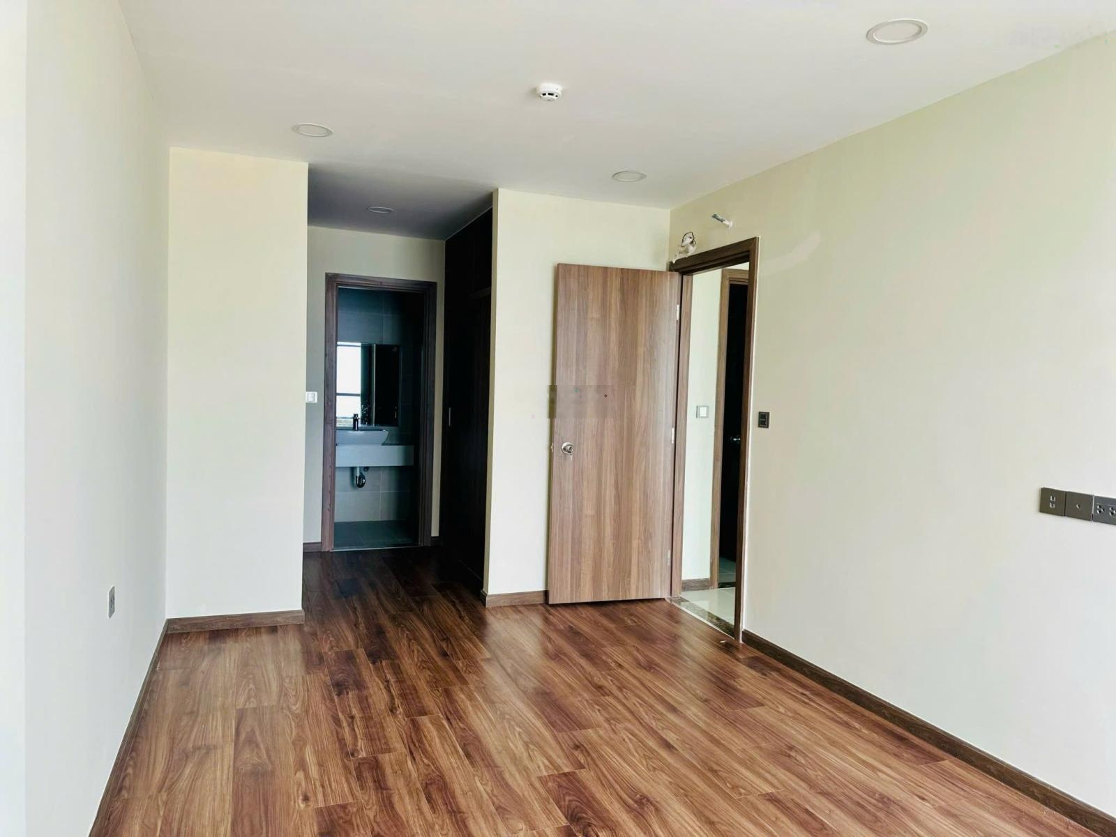 Cần cho thuê Decapella 3PN Diện tích lớn nhất 103m2 - nhà mới đẹp không tì vết !