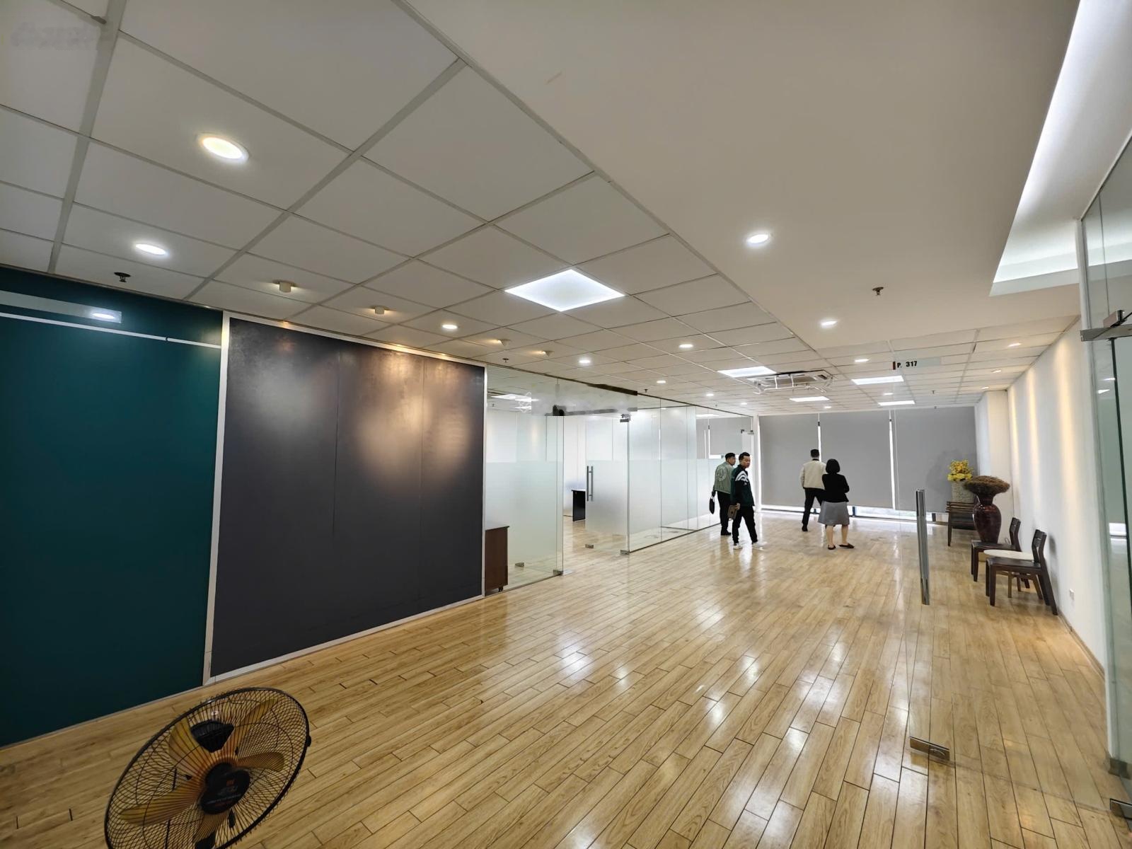 BQL chính chủ cho thuê văn phòng N05 Hoàng Đạo Thúy 500m2 cắt 100m2, 200m2, 300m2 có nội thất