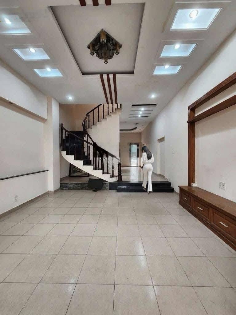 Cho thuê nhà mặt tiền kinh doanh đường 10m p. hbc tđ.