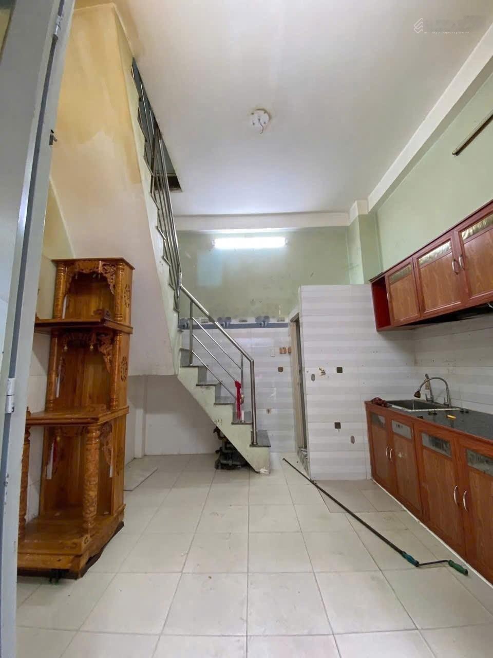 Bán gấp nhà 3 tấm ngay Vòng Xoay Lê Đại Hành, khu đông đúc, sạch sẽ