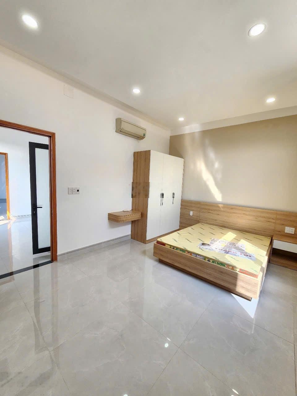 Bán nhà 2 mặt tiền 3 tầng HC SR KDC Hoàng Nam 5 Dĩ An BD. Giá 5.9 tỷ