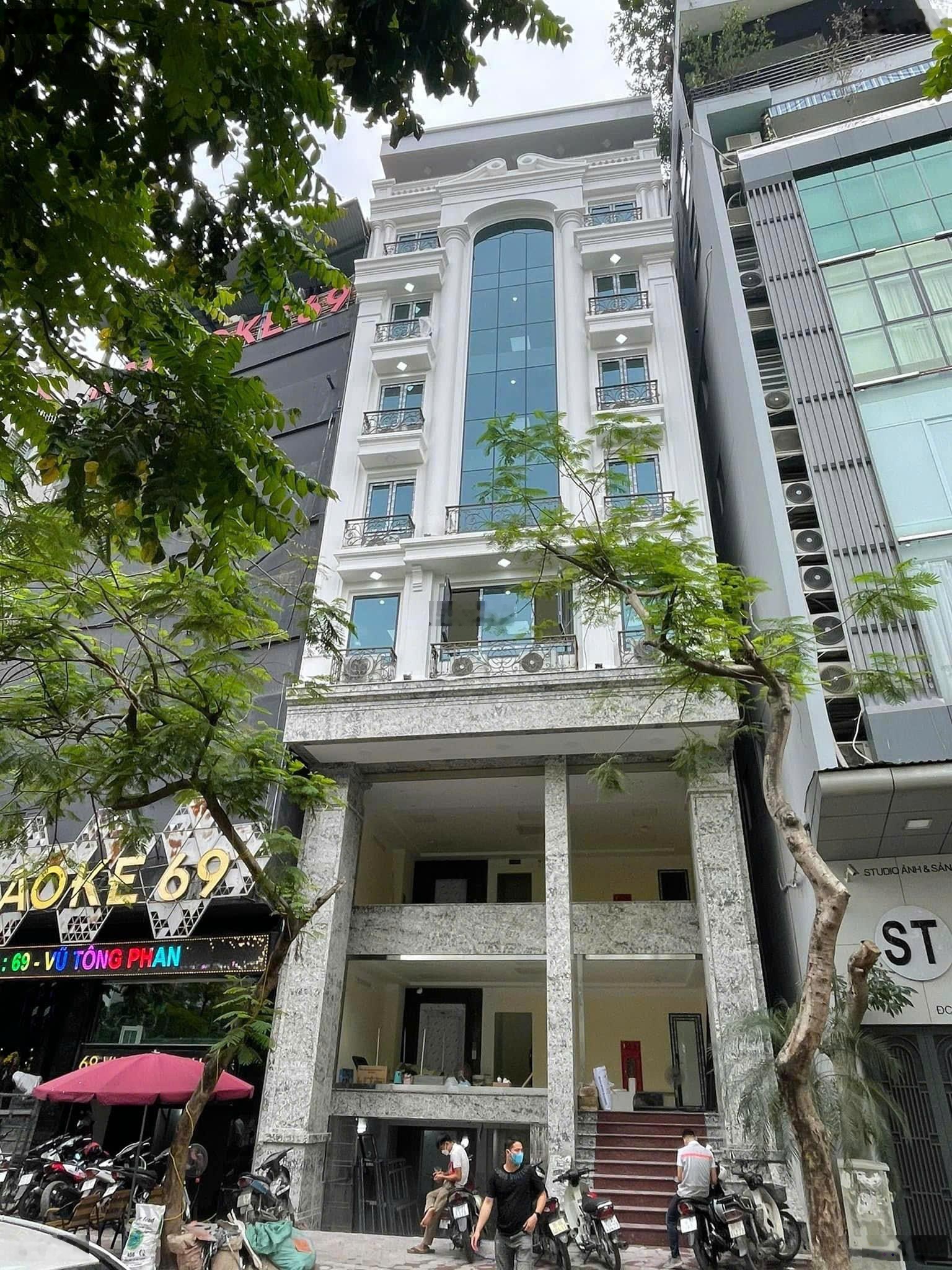 Cho Thuê Tòa Văn Phòng 9 Tầng Mặt Phố Vũ Tông Phan. DT 105m2, MT 9,2m. Giá 120 Triệu/tháng