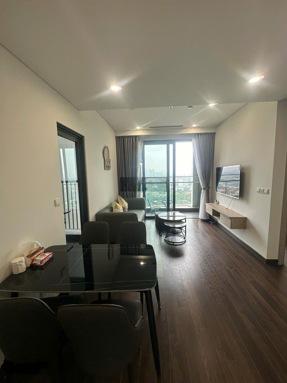 cho thuê căn hộ.3n cơ bản tại toà Gs1.smart cty.giá chỉ có 12tr.LH;0975999662