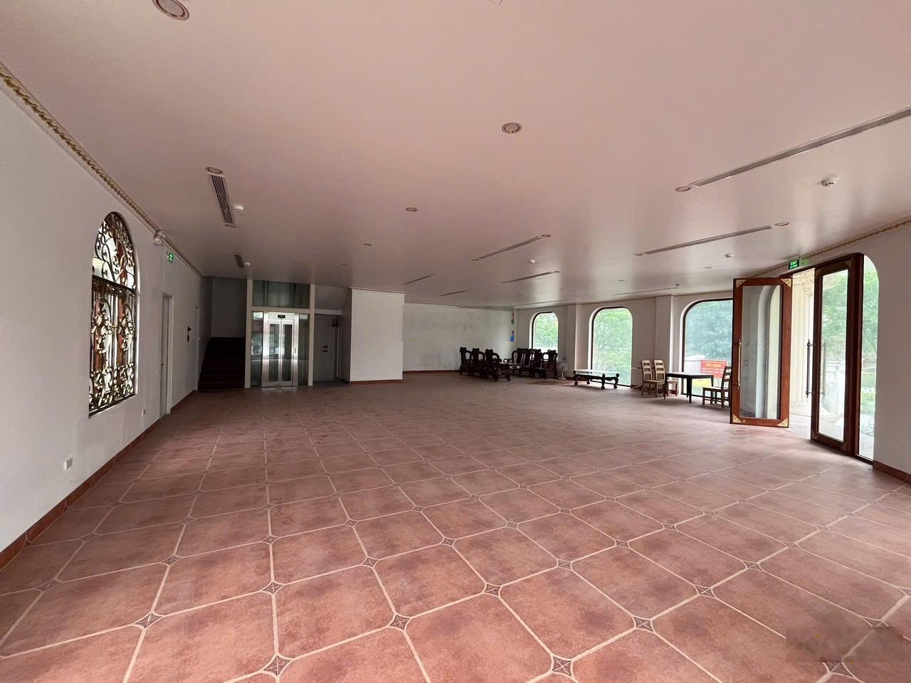 SIÊU PHẨM MẶT BẰNG KINH DOANH LÊ PHỤNG HIỂU,HOÀN KIẾM diện tích 240m2, mặt tiền 12m, Giá thuê :66tr