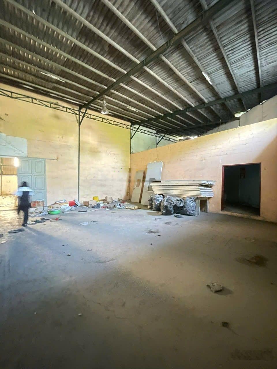 Cho thuê kho 650m2 Trần Đại Nghĩa, giá 30 tr