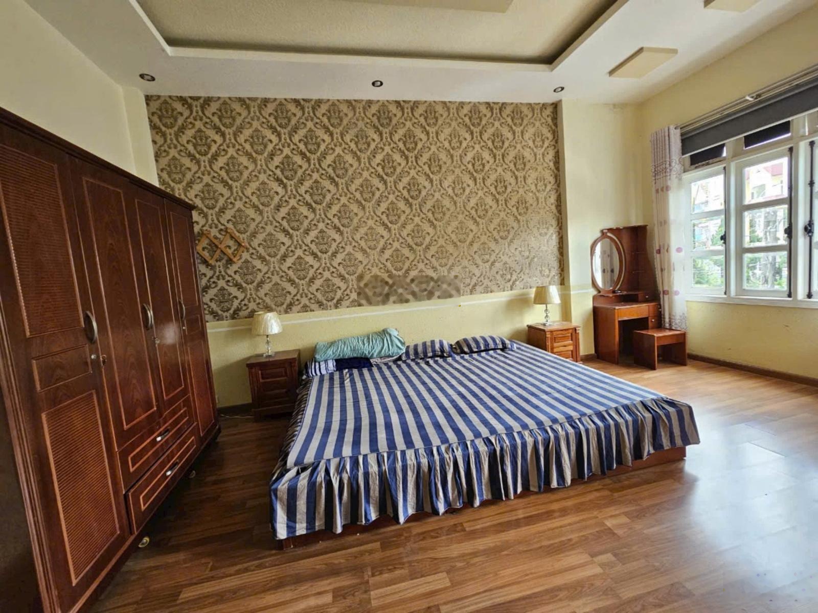 Bán nhà 11 tỷ gần khu tiện ích chợ và trường học. Khu vực văn minh Uyên 0948676493