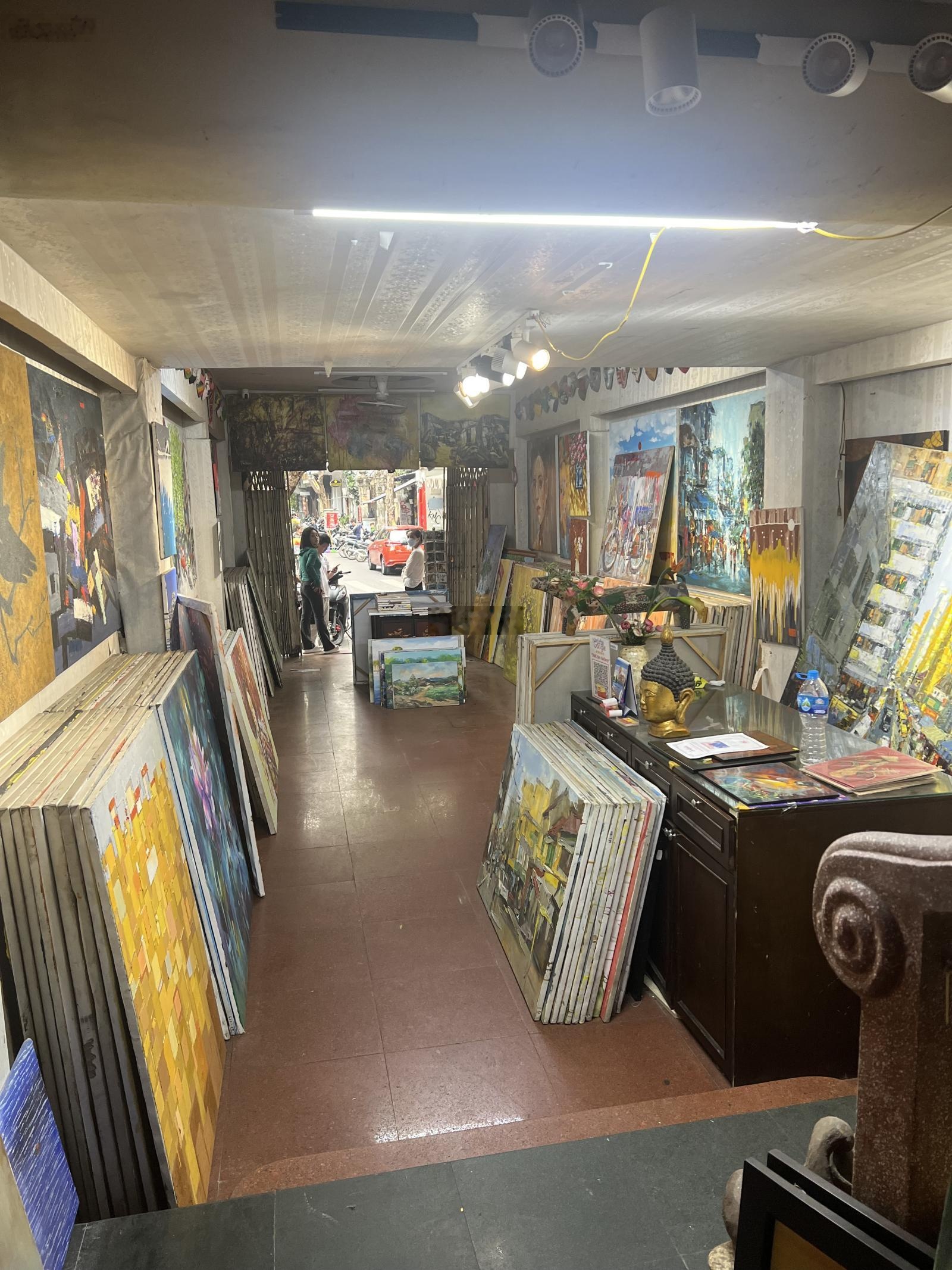 Siêu hót cho thuê nhà mặt phố Hàng Bè : 40m2, MT 3m , giá 55tr/tháng. LH 0923/433/988