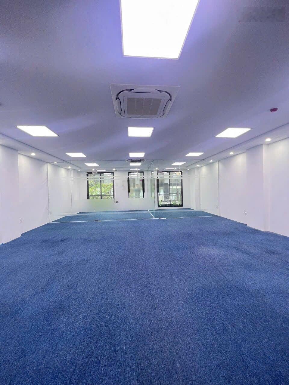 Văn phòng sang xịn mịn tại Duy Tân, Cầu Giấy. Diện tích 130m2 giá chỉ 23tr/th. Làm việc 24/7 free