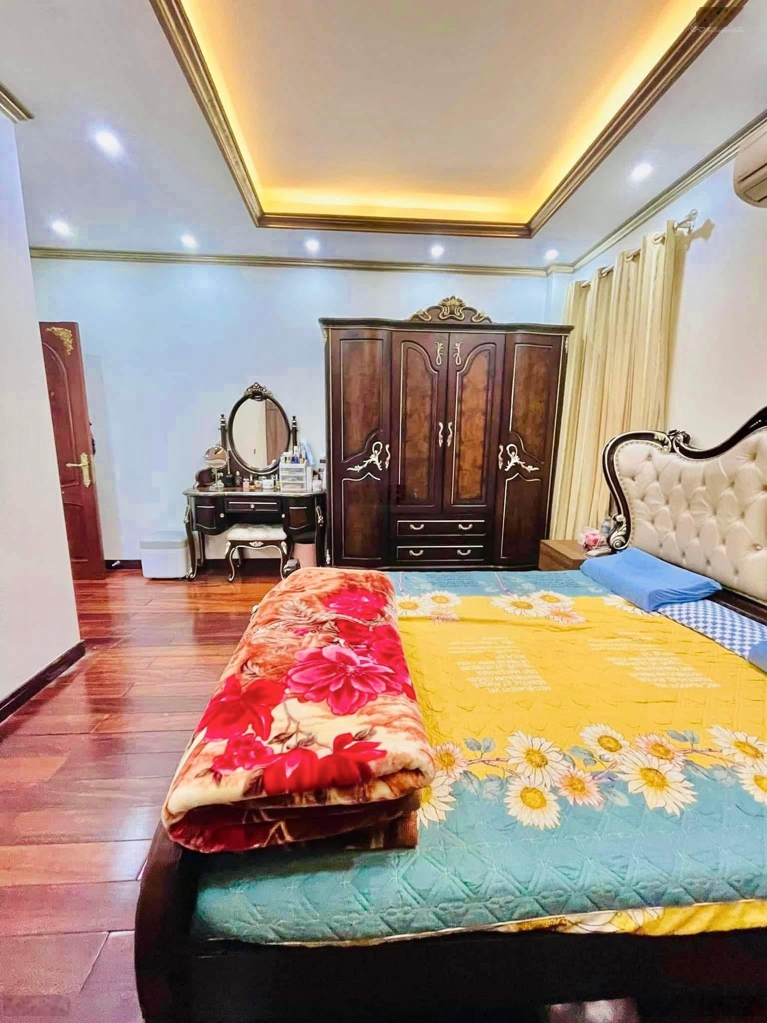 Bán nhà lô góc, ô tô tránh, thang máy Chùa Bộc, Đống Đa 110m 7 tầng chào 34 tỷ