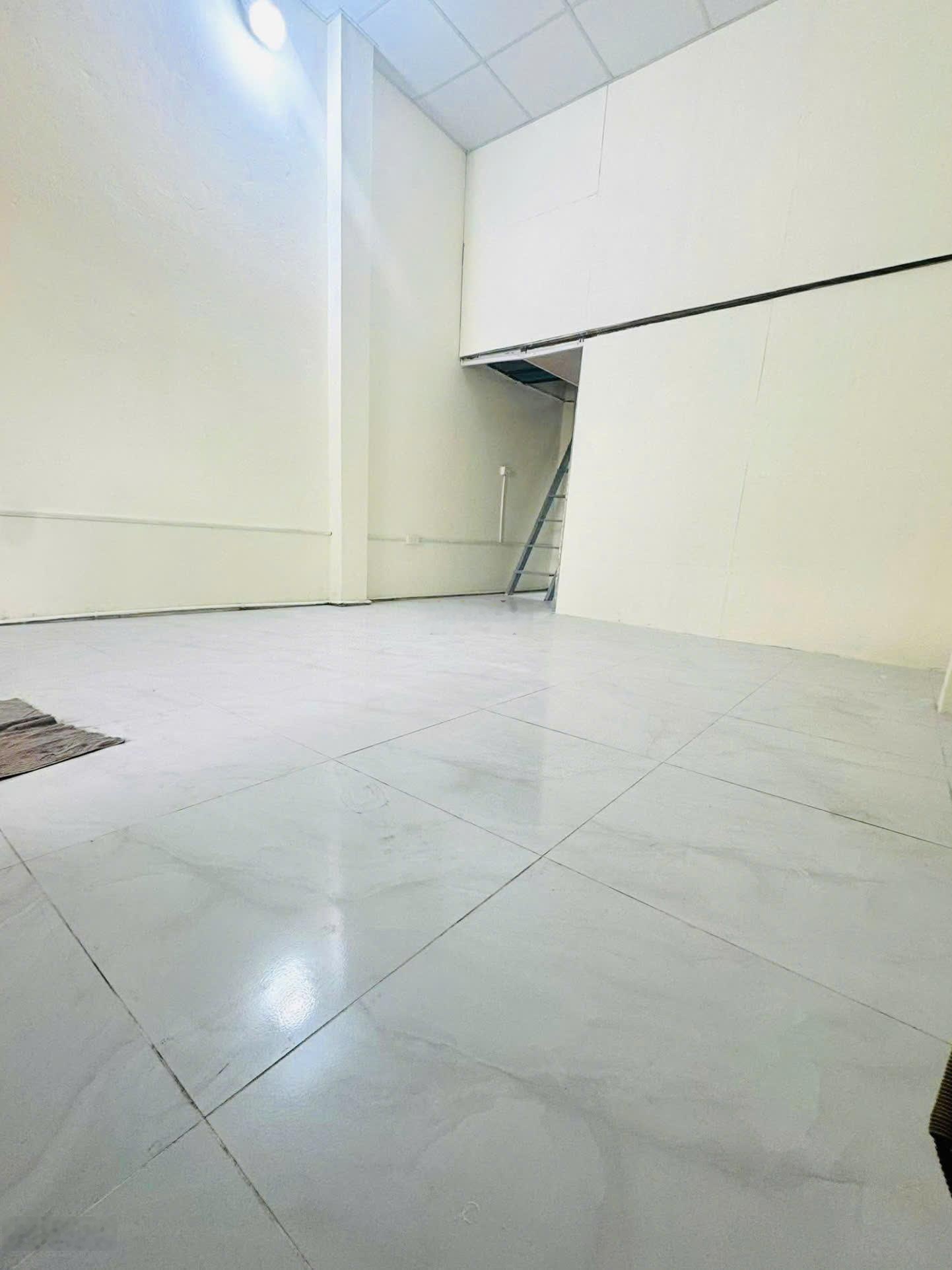 Cho thuê nhà 70m2 ngõ 104 Cổ Nhuế rộng rãi, không chung chủ, sân để 10 xe SH thoải mái, giá 6 triệu