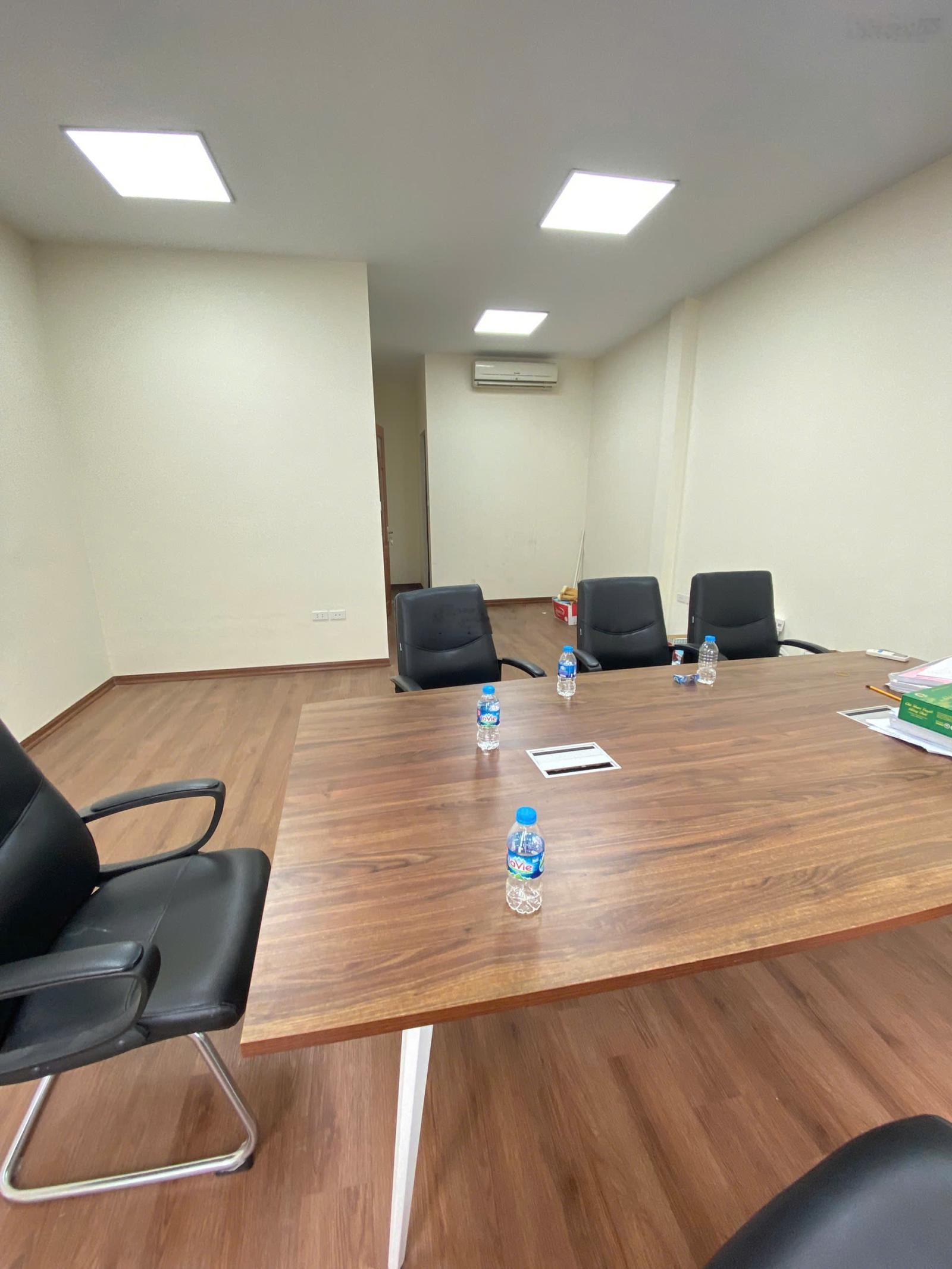 Cho thuê nhà Nguyễn Khang đường thông các ngả tải ra vào thoải mái 70m x 5T giá 28tr lh 0966509825