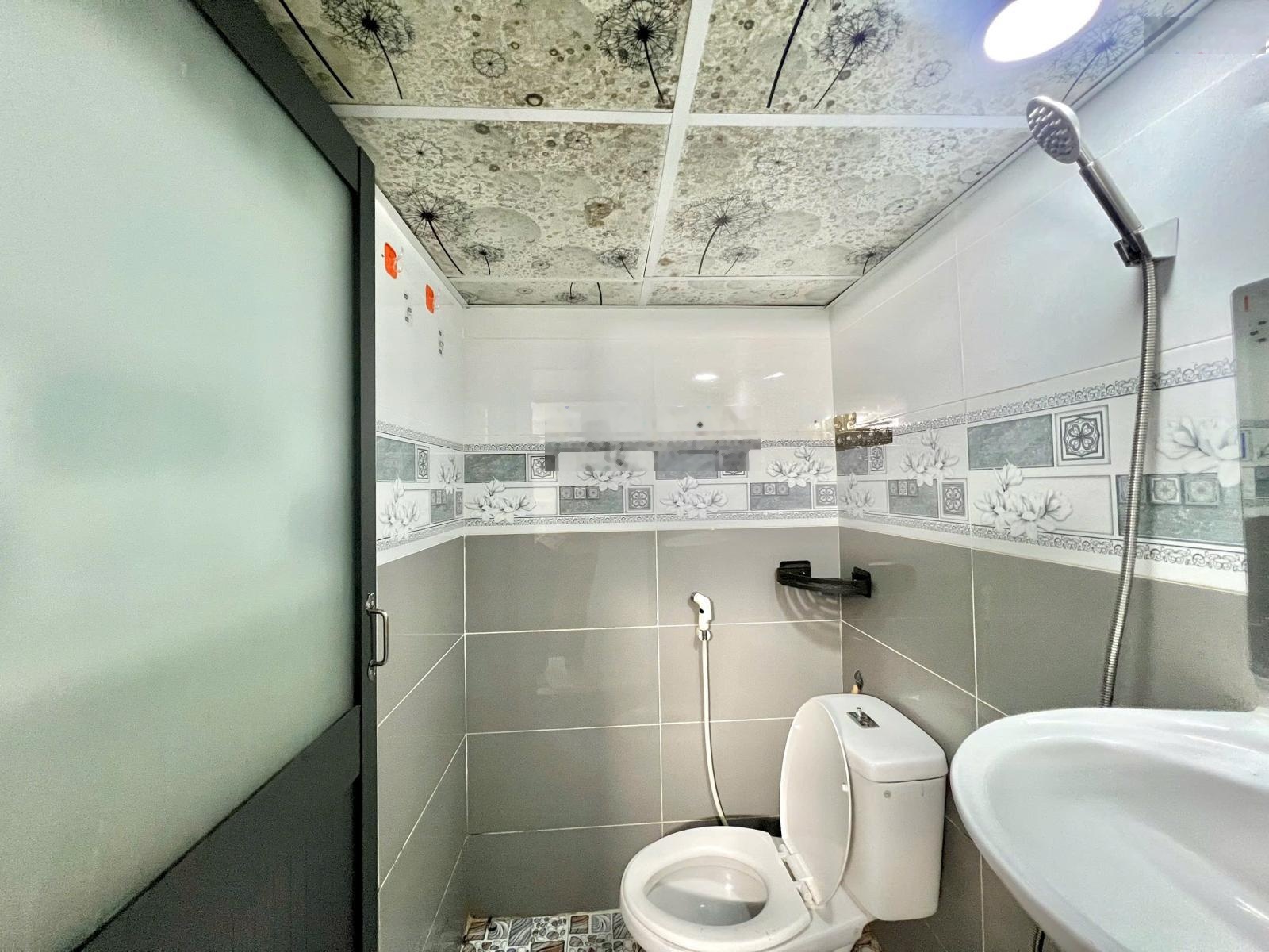 Phòng trọ giá rẻ - có máy lạnh, tủ đồ - gác cao - ngay Ngã Tư 4 Xã - nhỉnh 3 tr