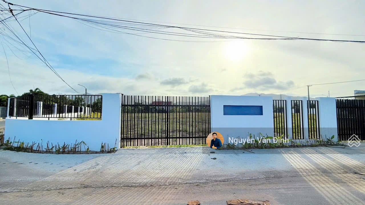 Lô Góc 2 mặt tiền đường xã biển Phước Hải-tp HCm( BRVT cũ) Dt:296m2-13mx22m-80 thổ cư Sổ sẵn-2ty5