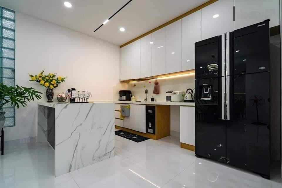 Chính chủ cần cho thuê gấp nhà Hào Nam, DT 60m2 x 4 tầng, mặt tiền 4m. đủ đồ. Gía 15tr/th