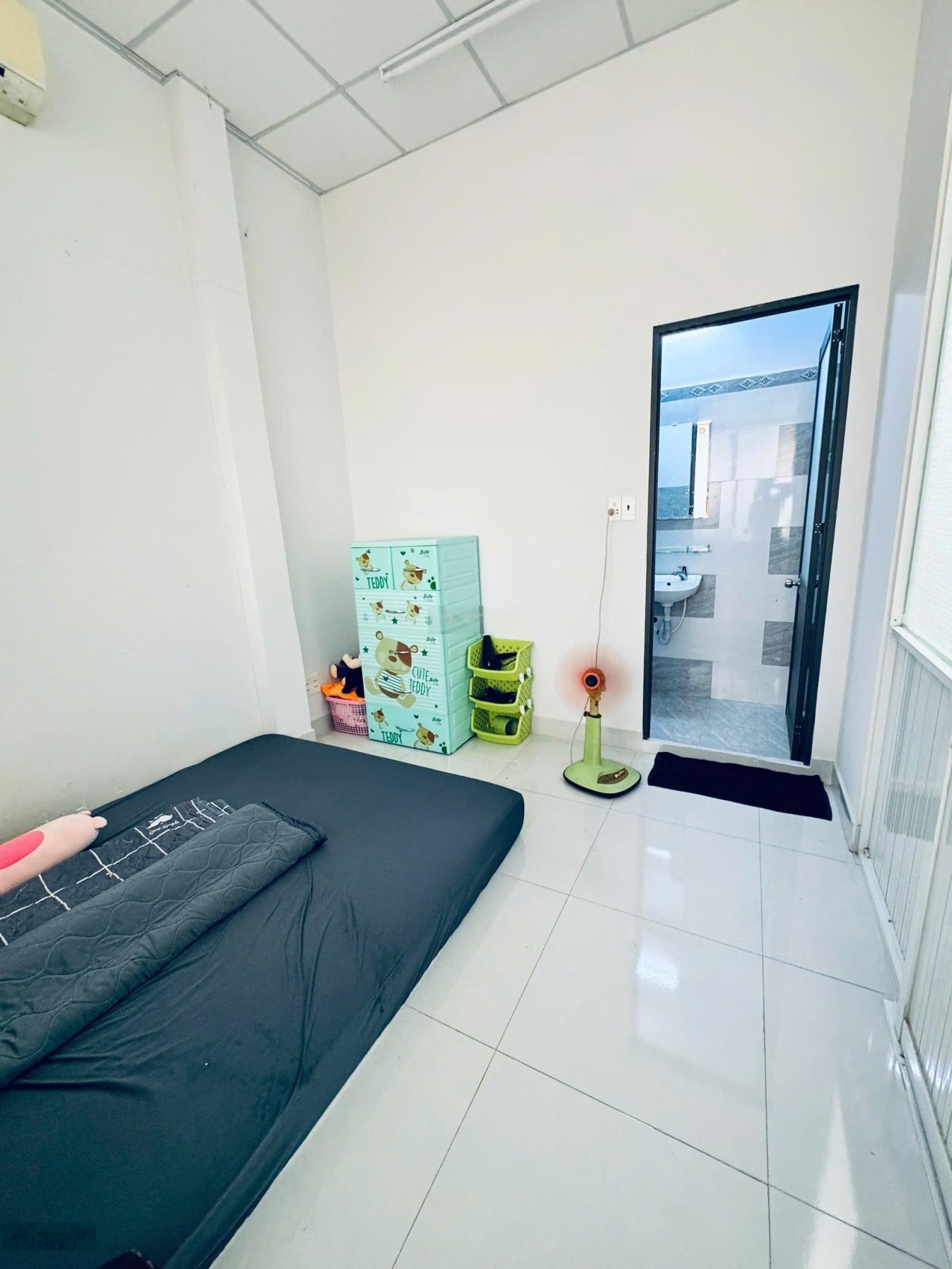 Bán nhà đường HuỳnhTấnPhát, phường Tân Thuận Đông, quận 7. 4x8, 2pn,2wc,giá:2,7 tỷ