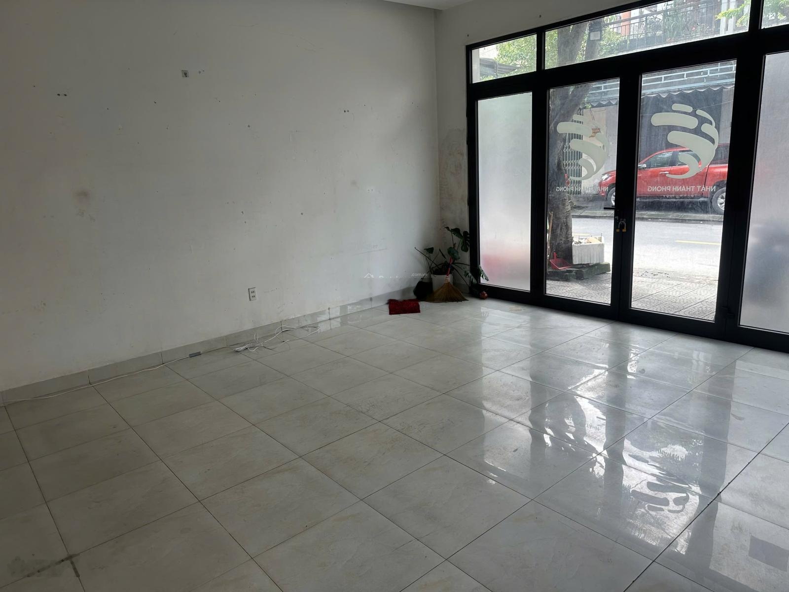 Cho thuê mặt bằng mặt tiền tôn đản vị trí kinh doanh cực đỉnh mặt tiền đường tôn đản