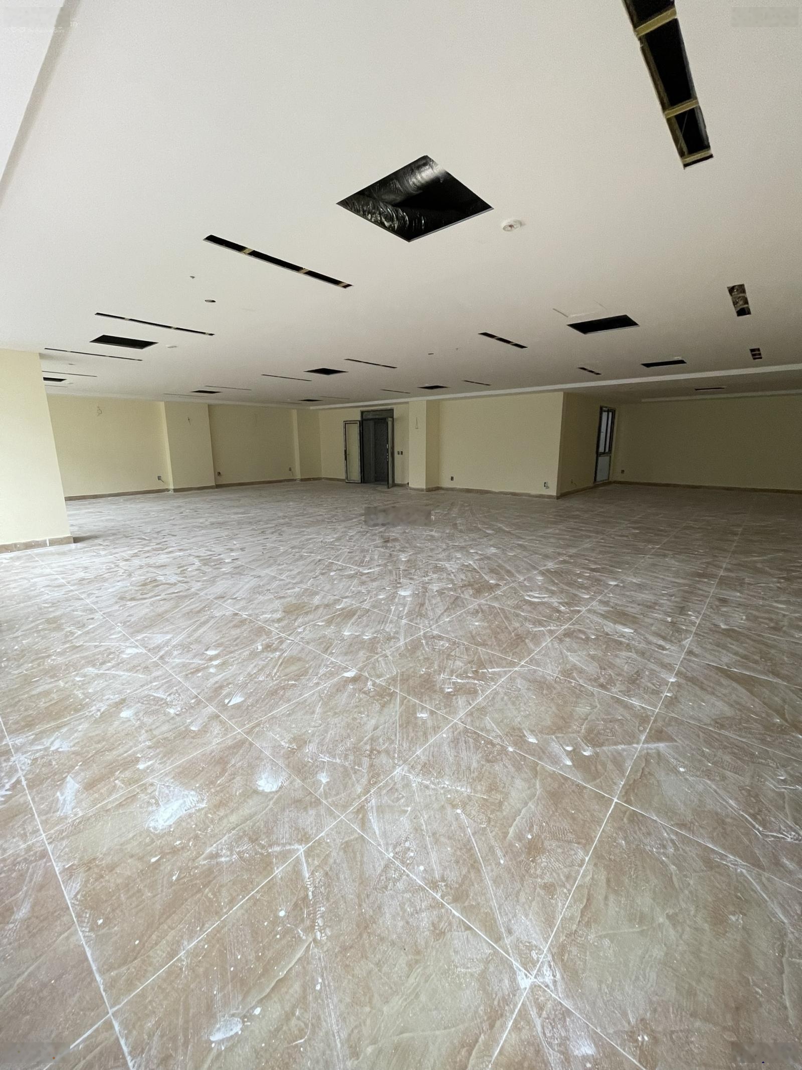 Cho thuê sàn văn phòng phố Láng Hạ, 160m2 thông sàn, thang máy, điều hòa, giá 30 triệu