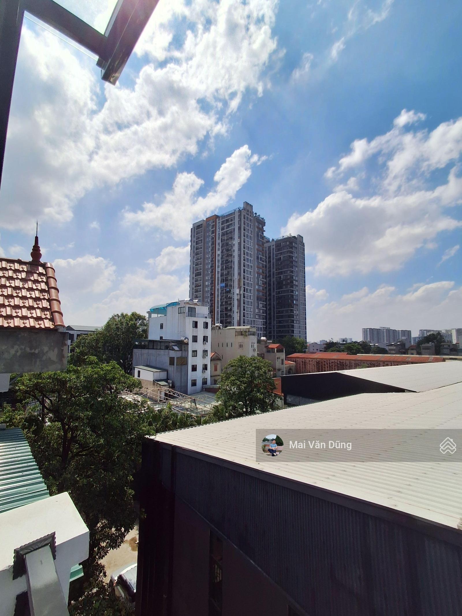 Bán nhà dân xây đức giang, lô góc, 3 mặt thoáng,5 tầng, thang máy, 6 phòng ngủ.