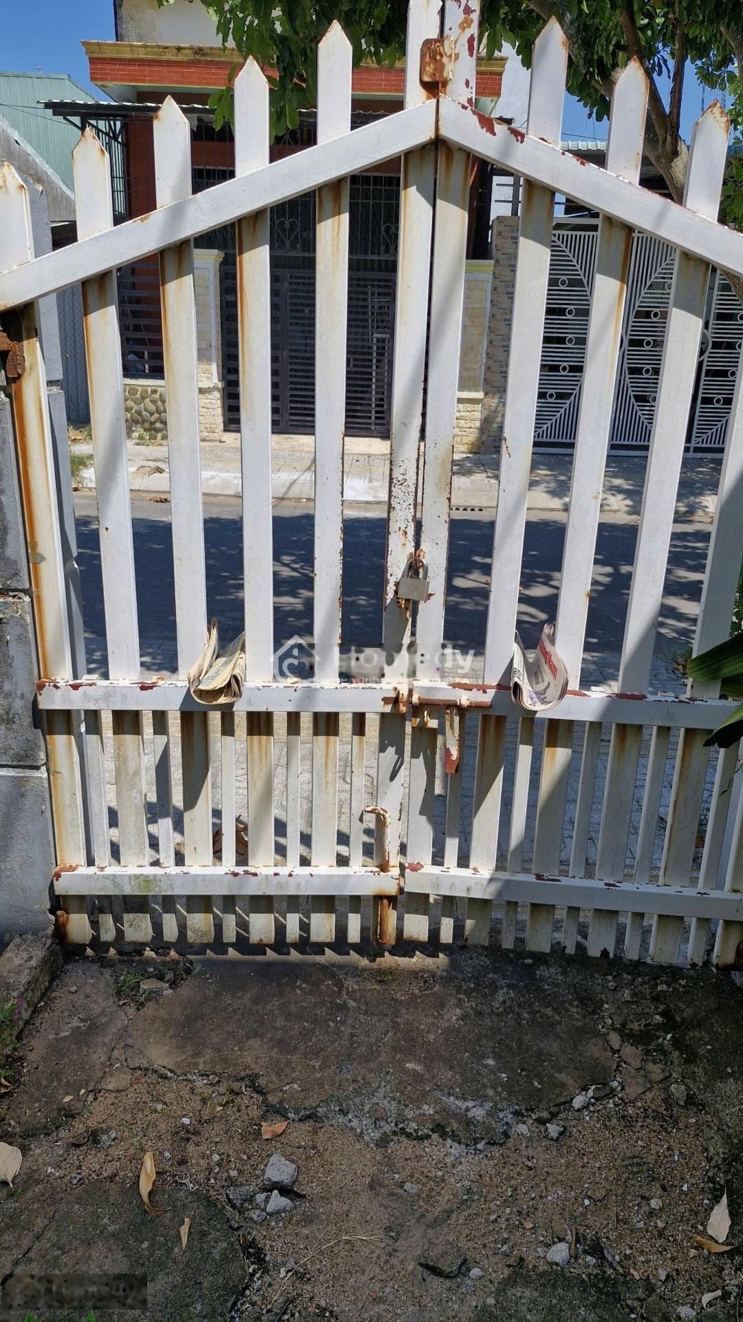 Bán đất tặng nhà phố, ngay trung tâm. Khu vực VIP.