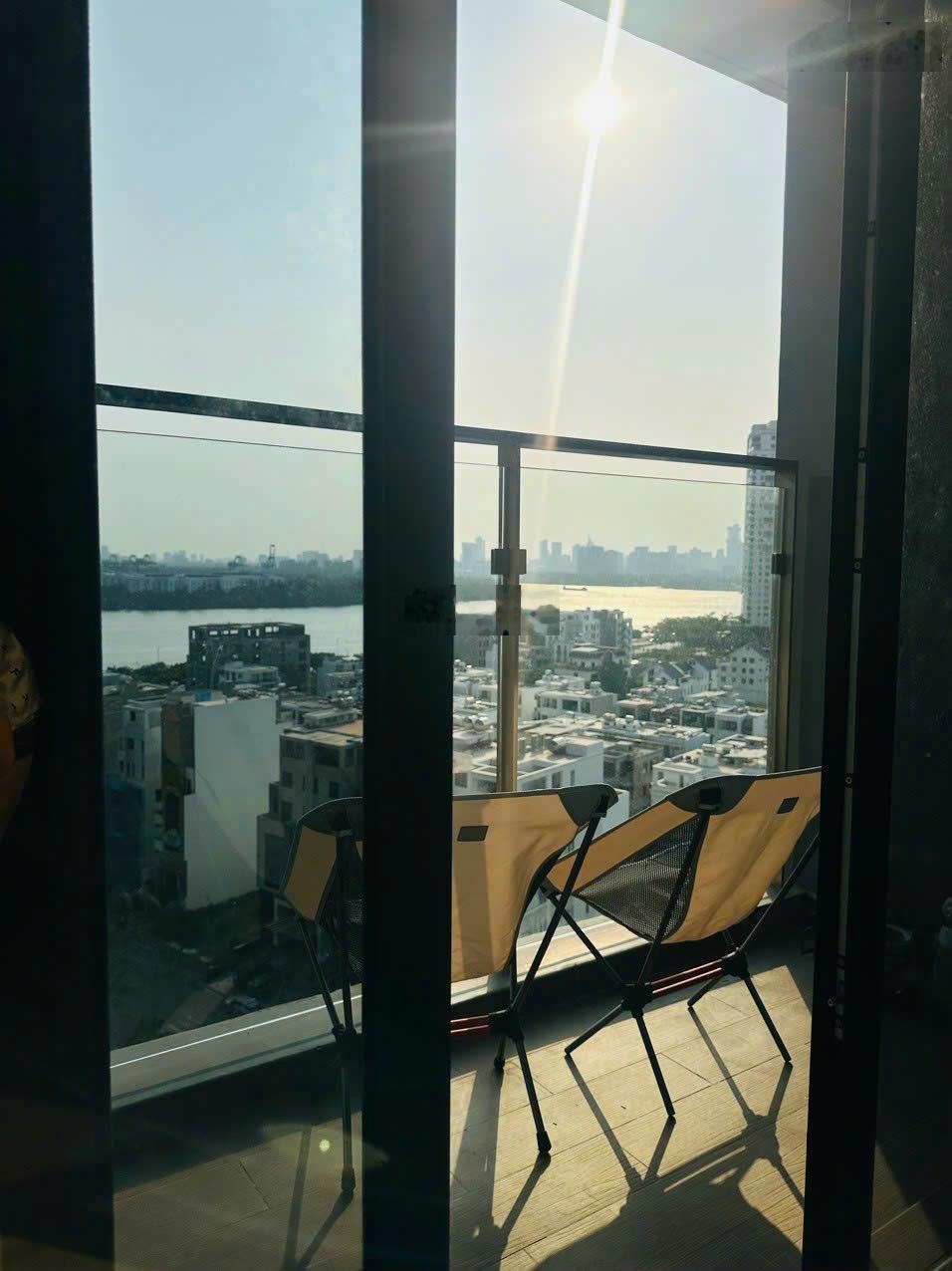Cần thuê căn hộ one verandah 2pn tầng cao, view sông thoáng giá tốt 21 triệu