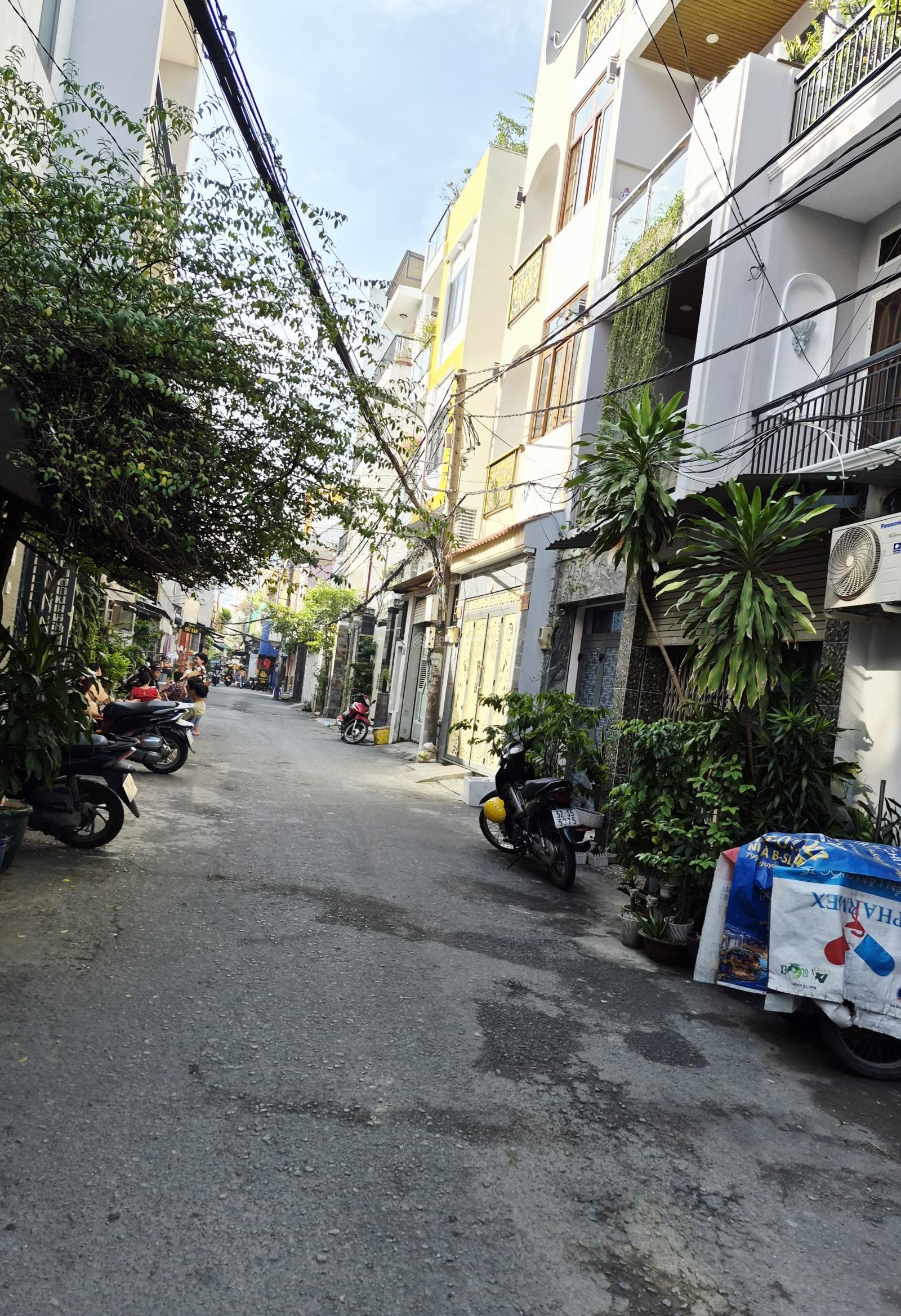 Chủ bán gấp nhà gần đại học Ngoại Thương, Phường 25 Bình Thạnh, DT 45m2, nhỉnh 4tỷ, sát hẻm xe hơi