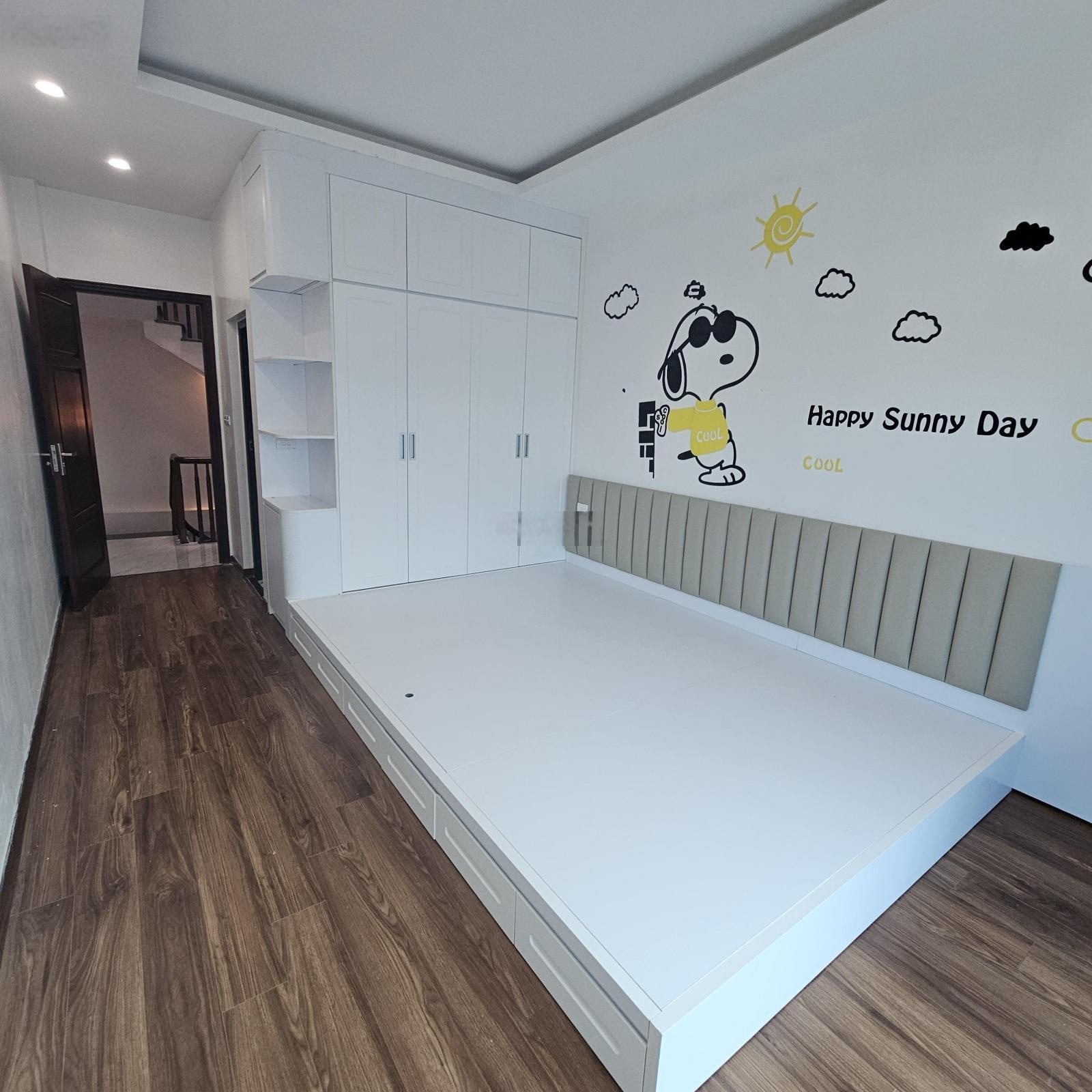 Chính chủ cần bán gấp nhà đông la giá 7.x tỷ! nhà 6 tầng 40m kinh doanh, cam ry ngủ trong nhà