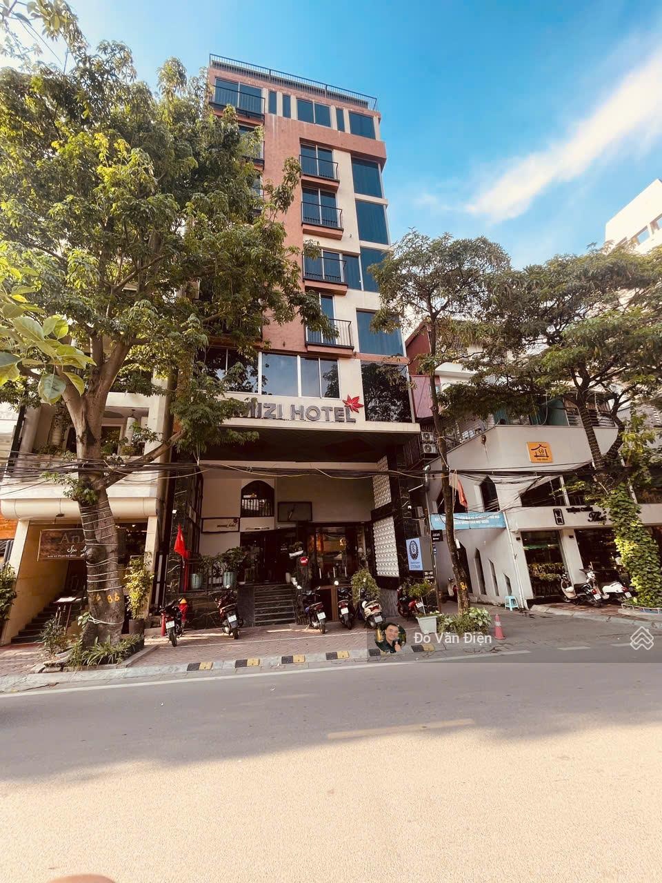 Cho thuê nhà mặt phố Phan Kế Bính 80m x 4 tầng, mặt tiền 10m , lh em Điện kẻo lỡ mặt bằng đẹp !