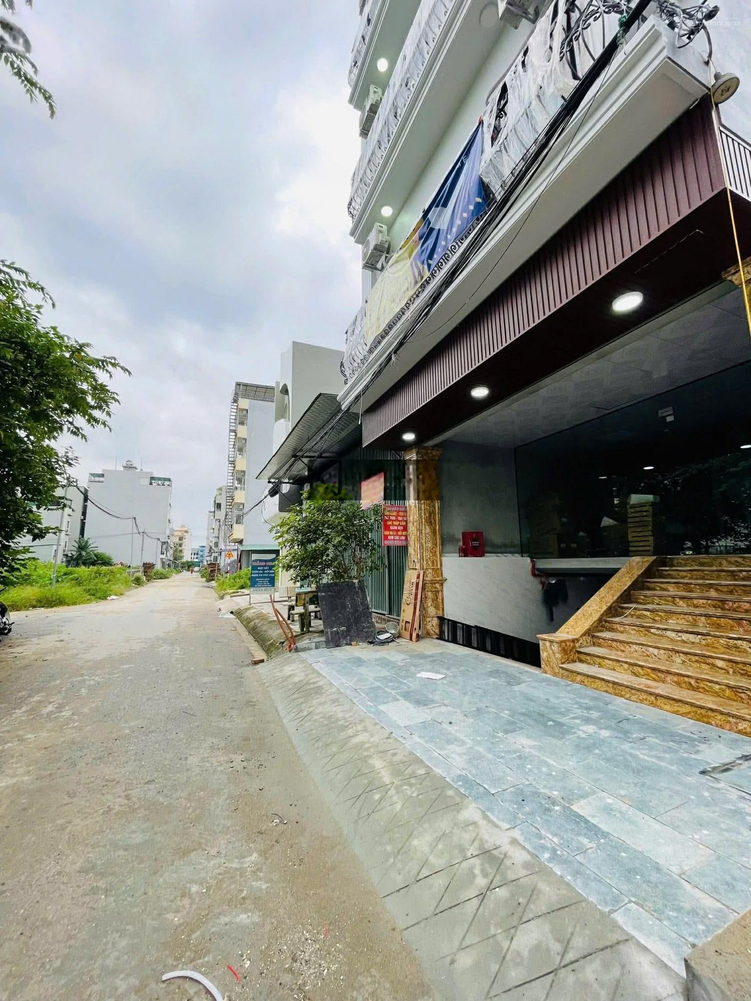 CCMN Lai Xá 6 tầng + 1 hầm 20 căn hộ full đồ vỉa hè rộng sát hồ điều hòa - dòng tiền 100tr