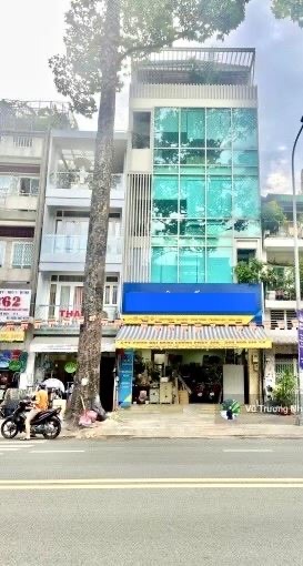 Lô góc_ mặt phố bà triệu, hoàn kiếm_vỉa hè, kinh doanh. dt: 89m *6 tầng. giá 80 tỷ