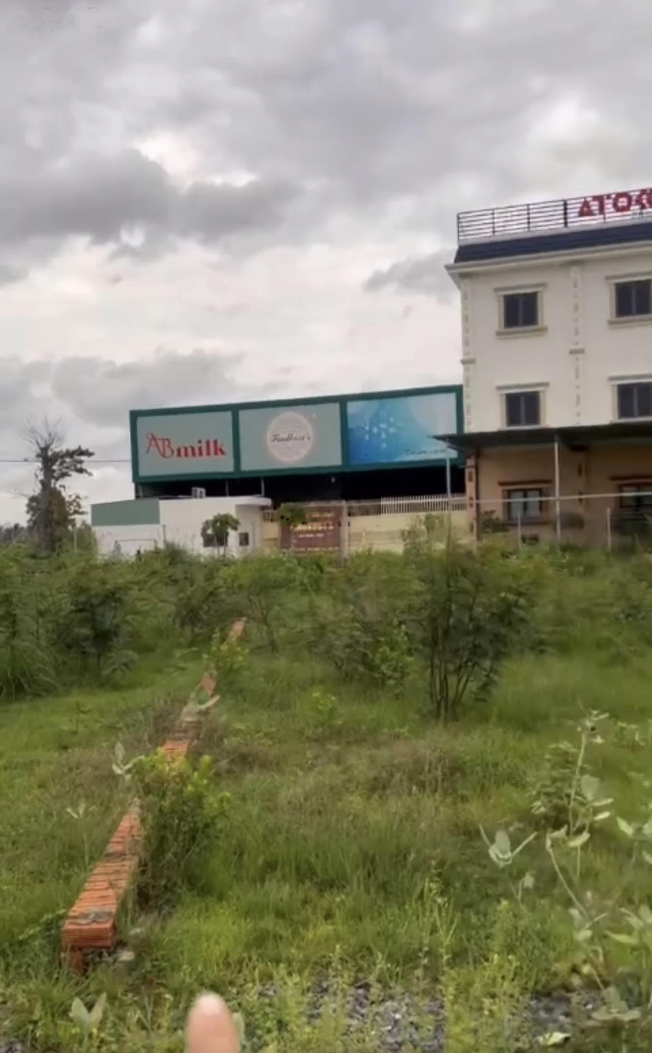 Bán nền đất 4,5x22 mua 1,150 bán 750tr kdc long cang